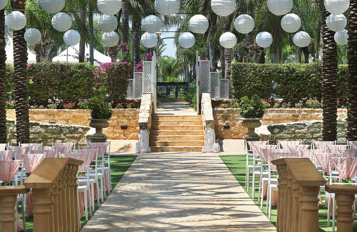 //www.jet2holidays.com/-/media/assets/wedding custom overviews/olympic lagoon ayia napa/lca_80167_olympic_lagoon_resort_ayia_napa_0725_07_689x448.jpg